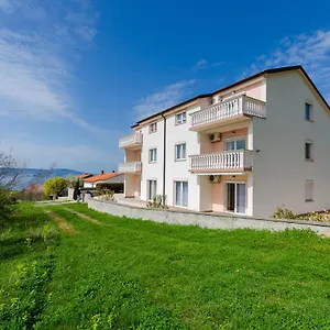 Apartmán Maravera, Povile
